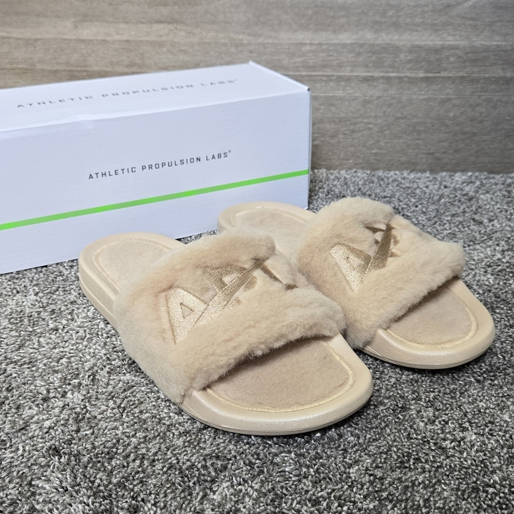 APL Women's Shearling Slide in champagne NEW size 10